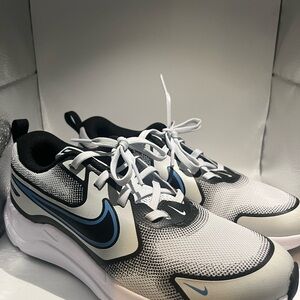 Nike Cosmic Runner Track Shoes 5.5 Y